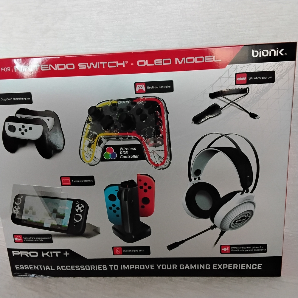 Nintendo Switch Pro Kit+ - Black and White